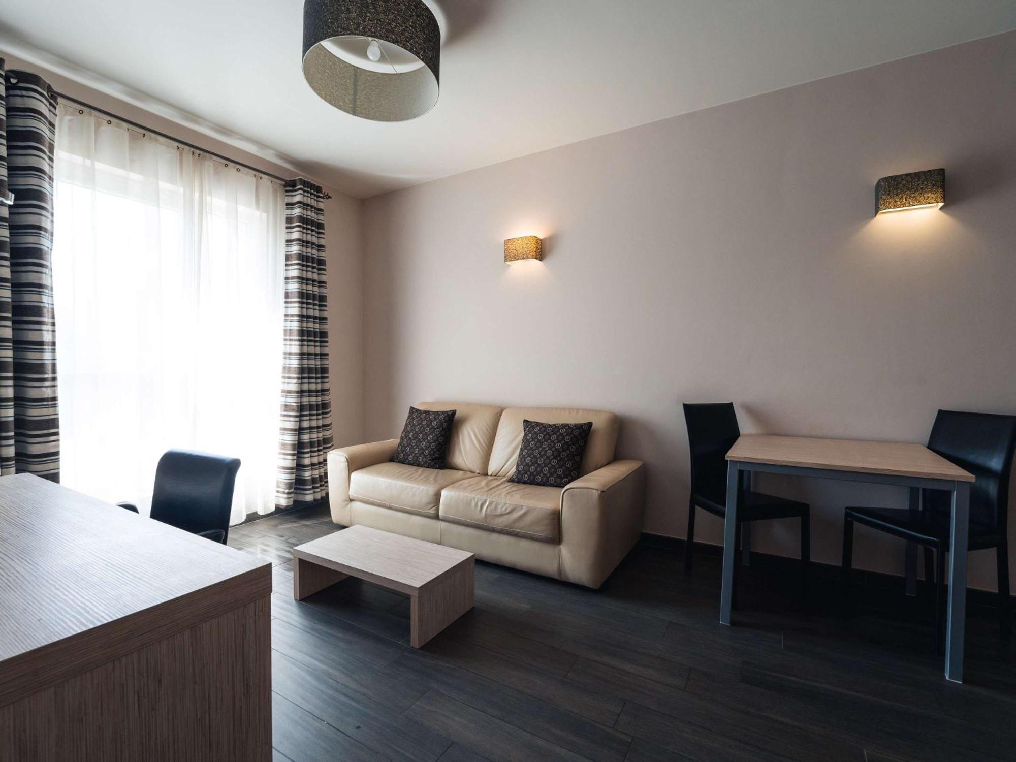 Hotel Aero44 Airport